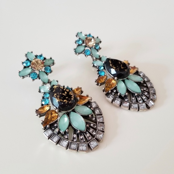 Jewelry - New Beautiful Stud Antique Style Drop Earrings